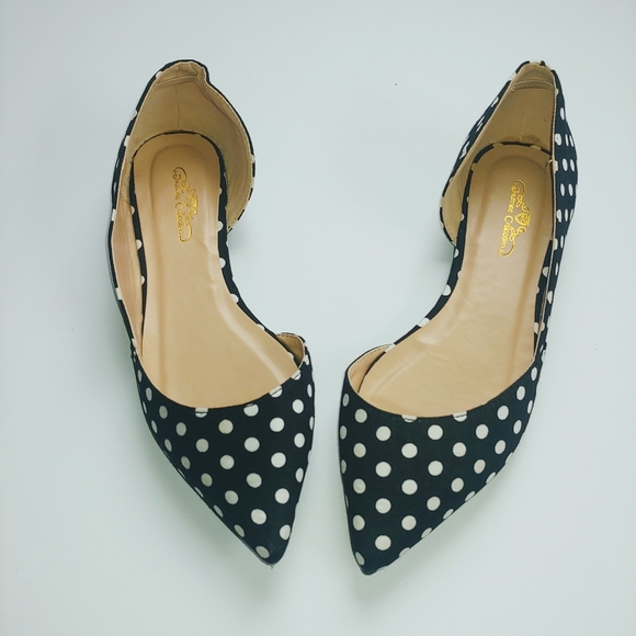 Journee Collection as 7 polka dot flats - Picture 1 of 5
